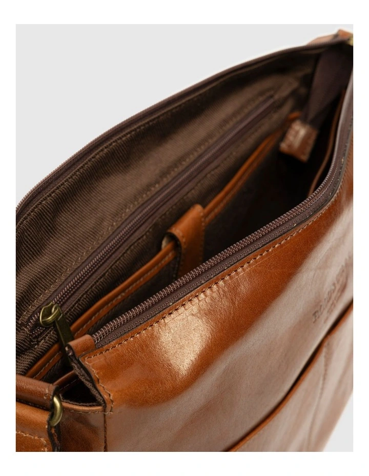 Cambridge Messenger Bag in Cognac image 5