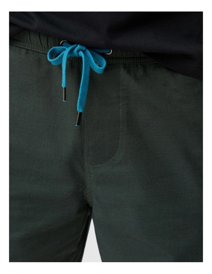 Gunn 7 Resort Short in Olive image 6