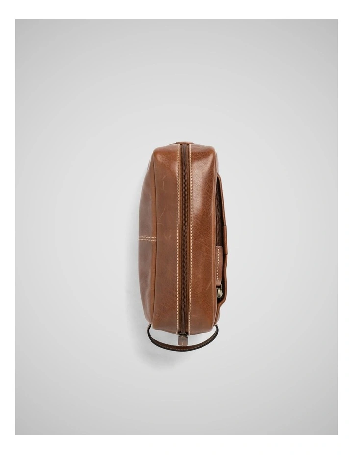 Princeton Washbag in Cognac image 4