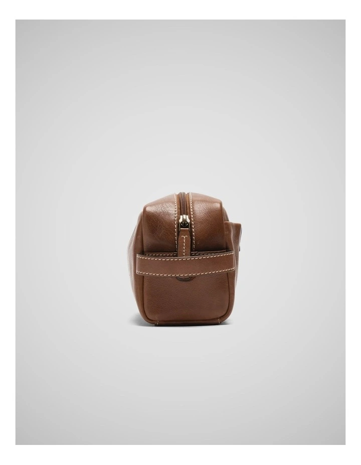 Princeton Washbag in Cognac image 7