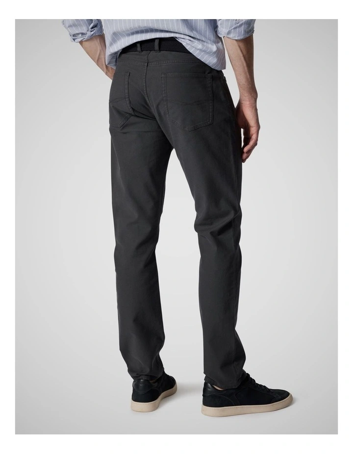 Motion 2 Straight Jeans Shorts in Leg Coal image 3
