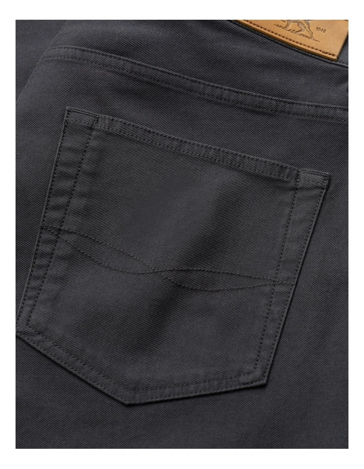 Motion 2 Straight Jeans Shorts in Leg Coal image 5