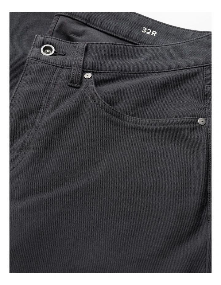 Motion 2 Straight Jeans Shorts in Leg Coal image 6