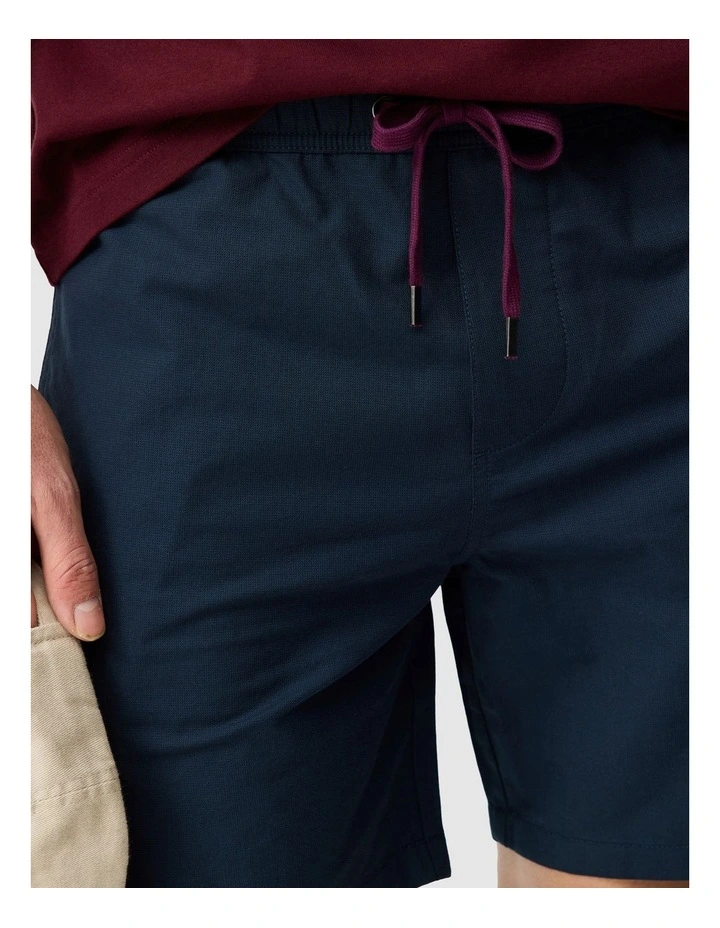 Gunn Resort 7" Short in Navy image 6