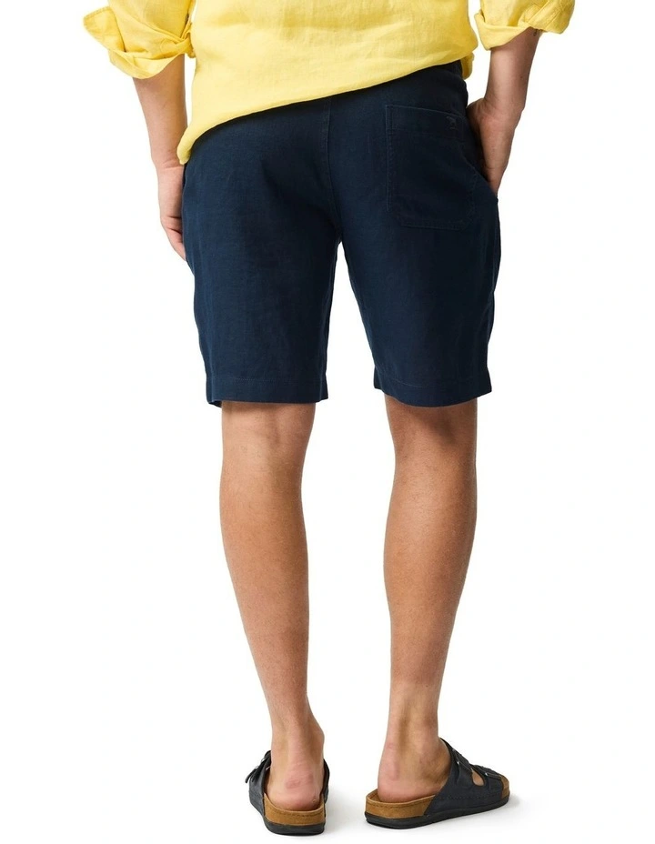 Linen 9" Resort Short in Navy image 3