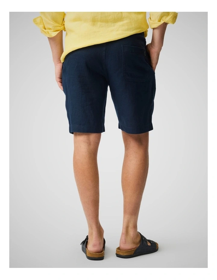 Linen Resort Short 9 Inch in Navy image 3