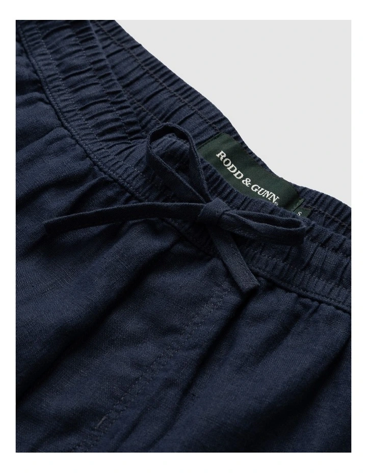 Linen Resort Short 9 Inch in Navy image 5