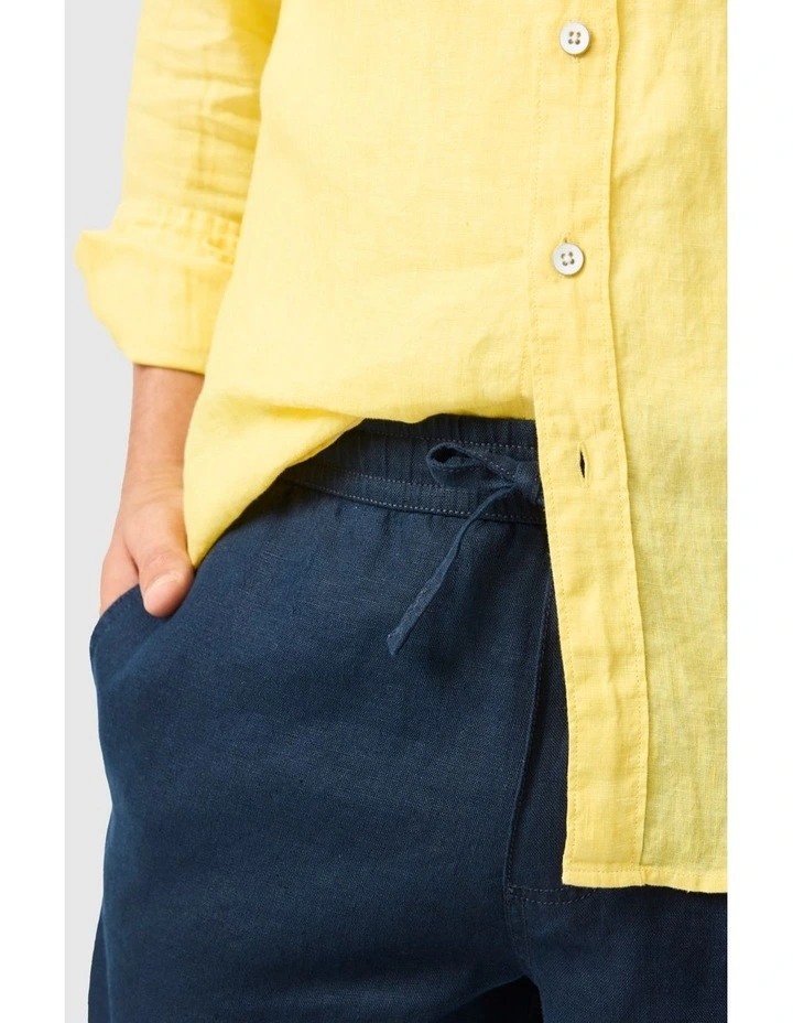 Linen Resort Short 9 Inch in Navy image 6
