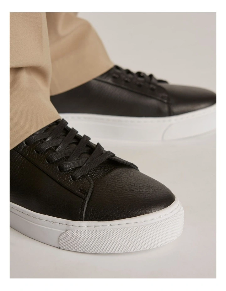 Deco 2.0 Sneakers in Black image 6