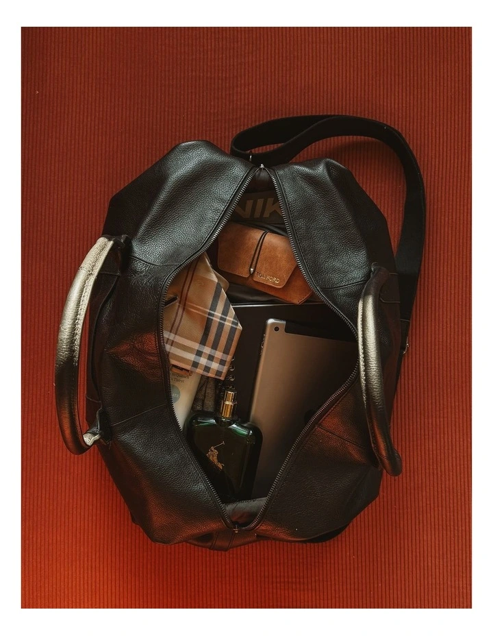 Montoro Leather Weekender Bag in Black image 2