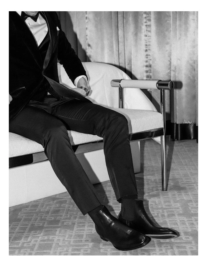 Osbourne 2.0 Leather Chelsea Boots in Black image 2