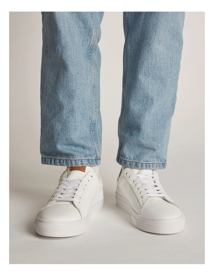 Deco 2.0 Leather Sneakers in White image 2