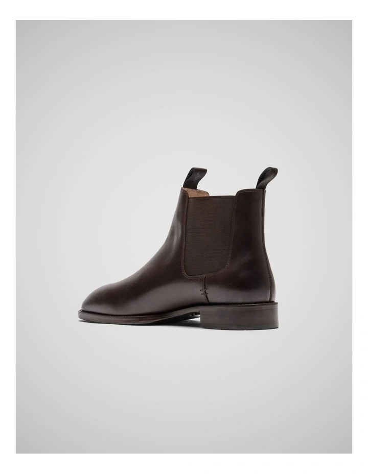 Farmlands Chelsea Boot in Chocolate image 3