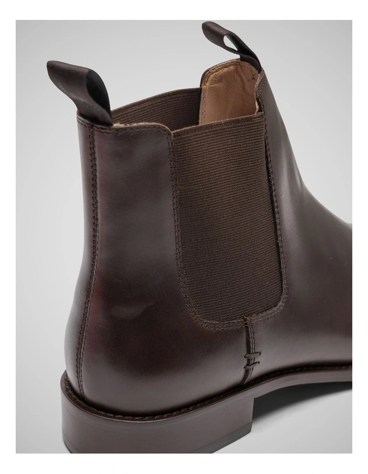 Farmlands Chelsea Boot in Chocolate image 5