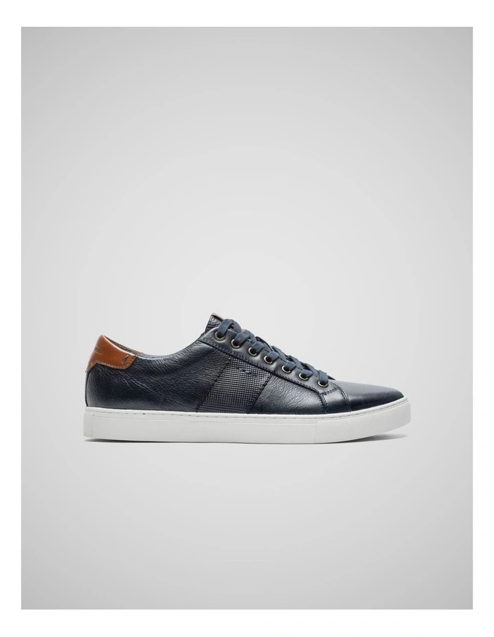 Endeavour Cruise Sneaker in Navy image 1