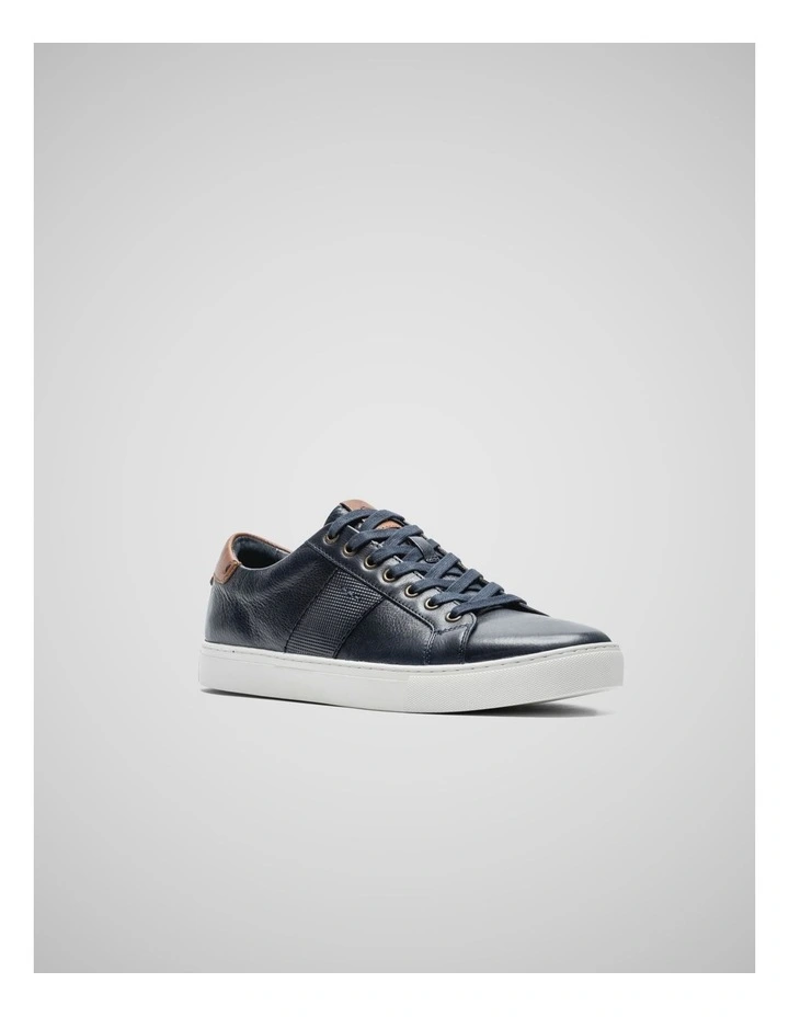 Endeavour Cruise Sneaker in Navy image 2