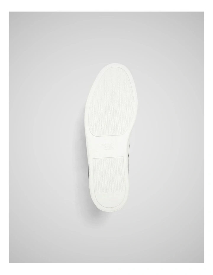 Endeavour Cruise Sneaker in Navy image 7