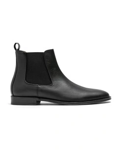 Saddleview Chelsea Boot in Black
