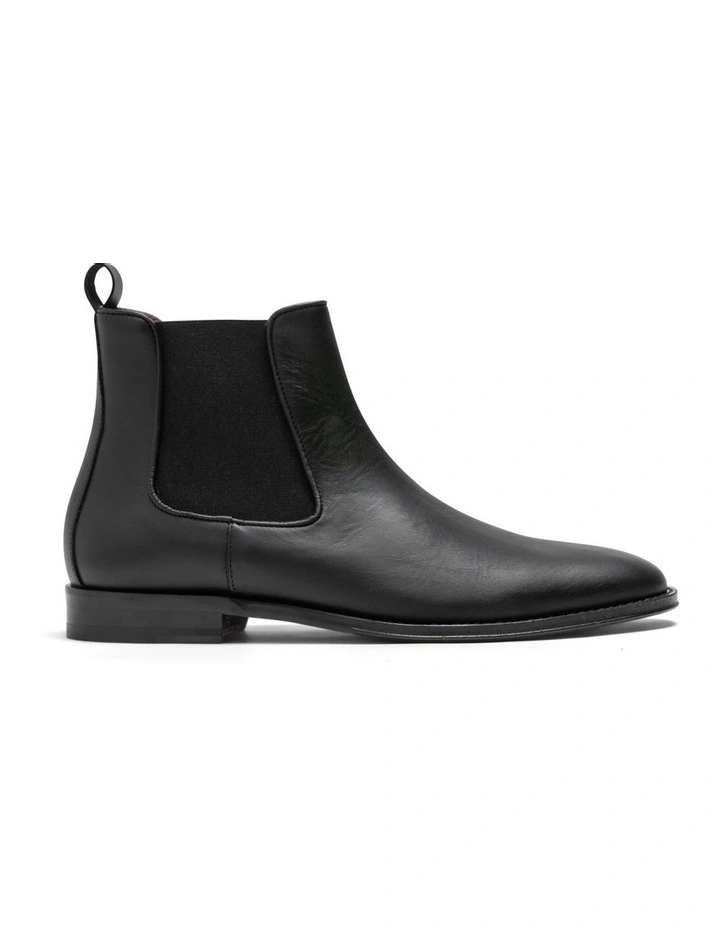 Saddleview Chelsea Boot in Black image 1