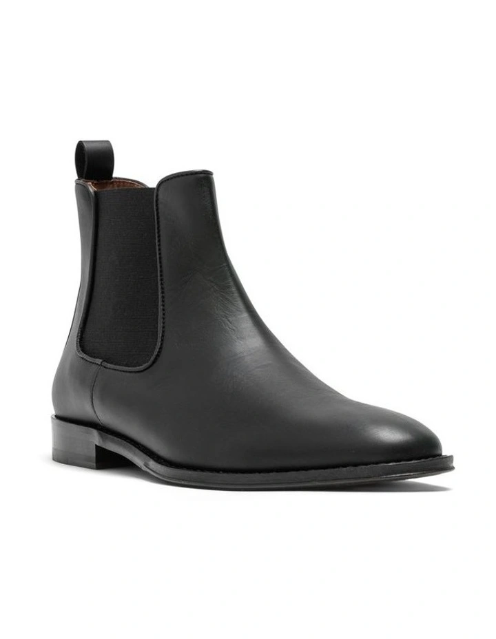 Saddleview Chelsea Boot in Black image 2