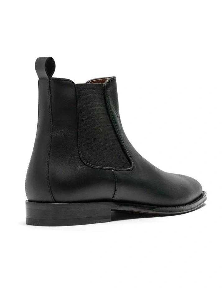 Saddleview Chelsea Boot in Black image 3