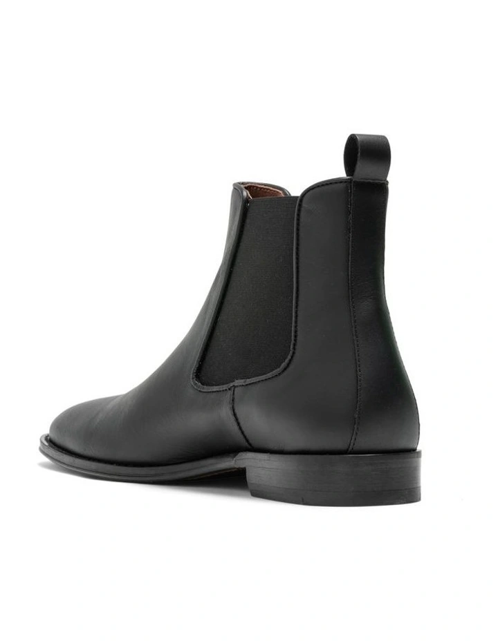 Saddleview Chelsea Boot in Black image 4