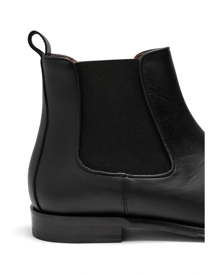 Saddleview Chelsea Boot in Black image 5
