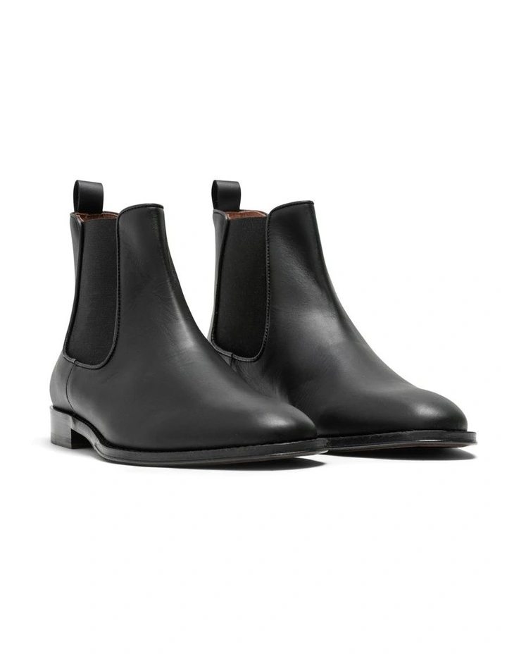 Saddleview Chelsea Boot in Black image 6