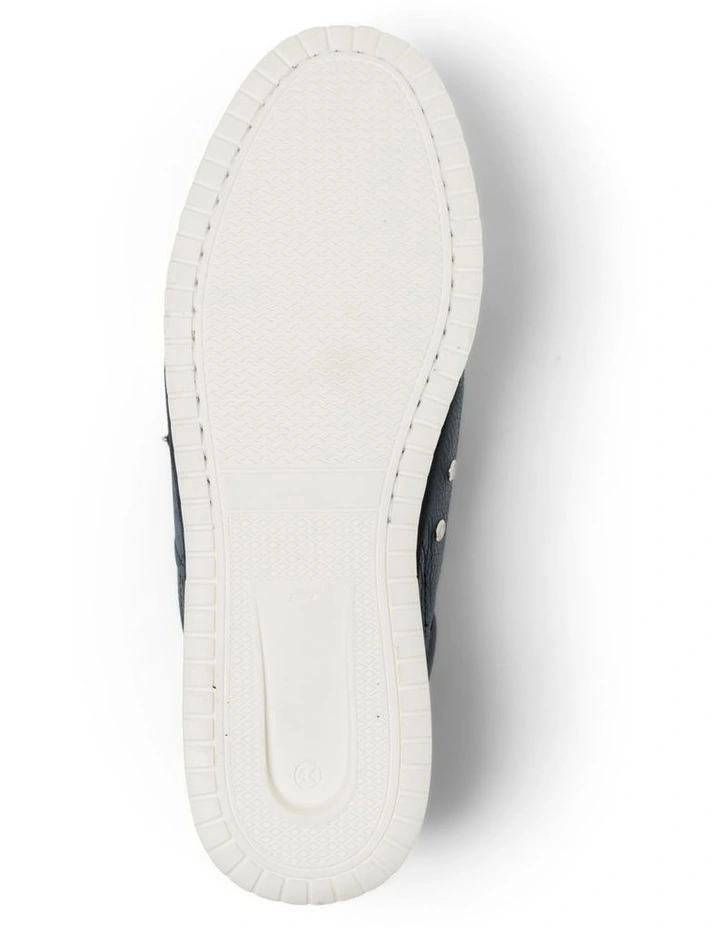Parnell Sneaker in Navy image 7