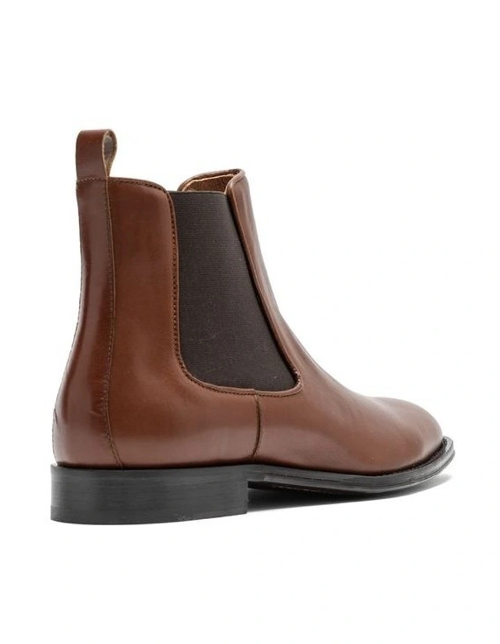 Saddleview Chelsea Boot in Brown image 2