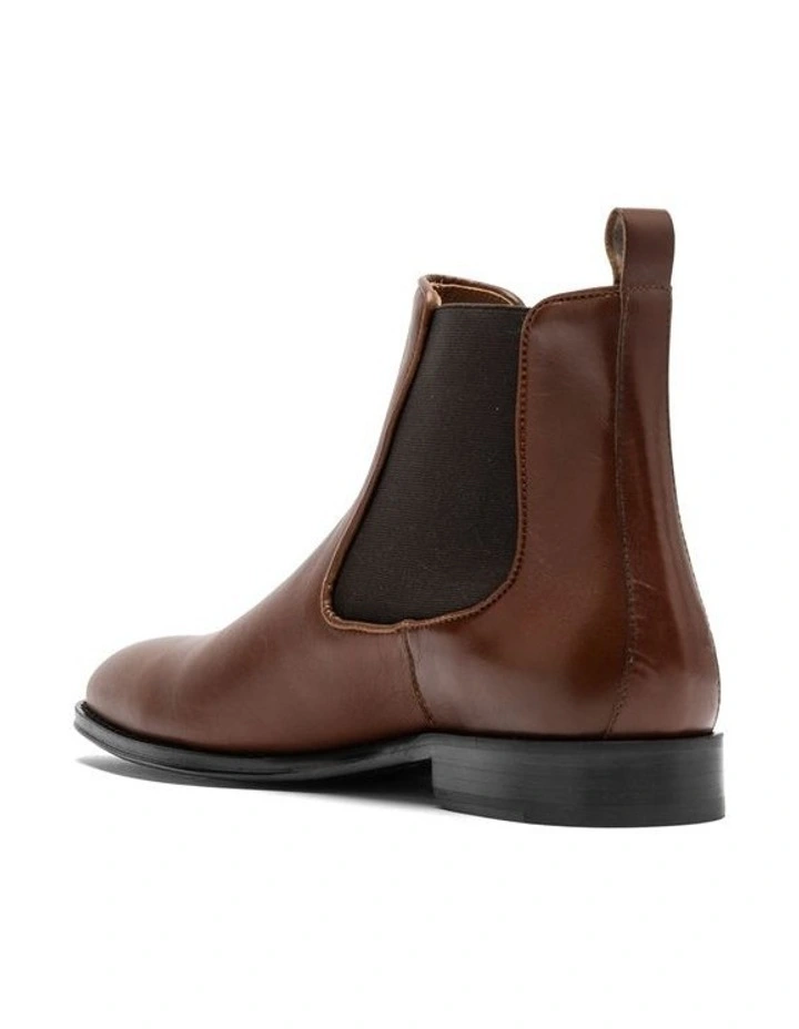 Saddleview Chelsea Boot in Brown image 3