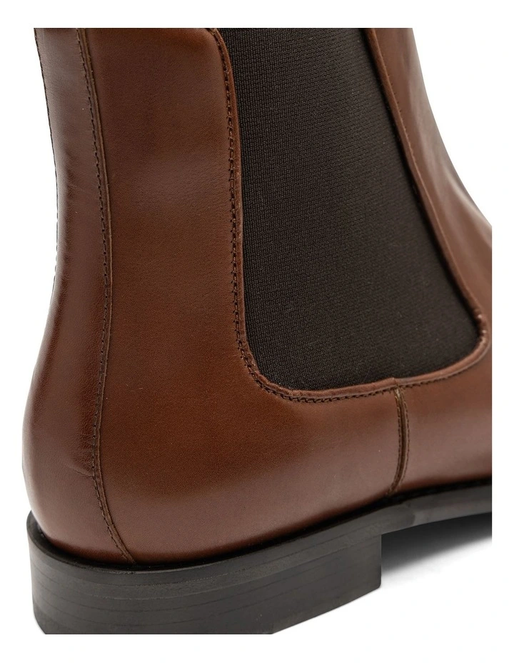 Saddleview Chelsea Boot in Brown image 5