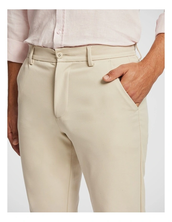 Energy Regular Chino in Natural image 3