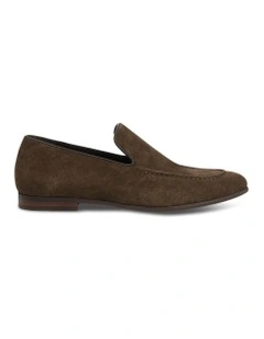 Tristen Suede Loafer in Brown