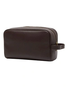 Royce Leather Wash Bag in Chocolate