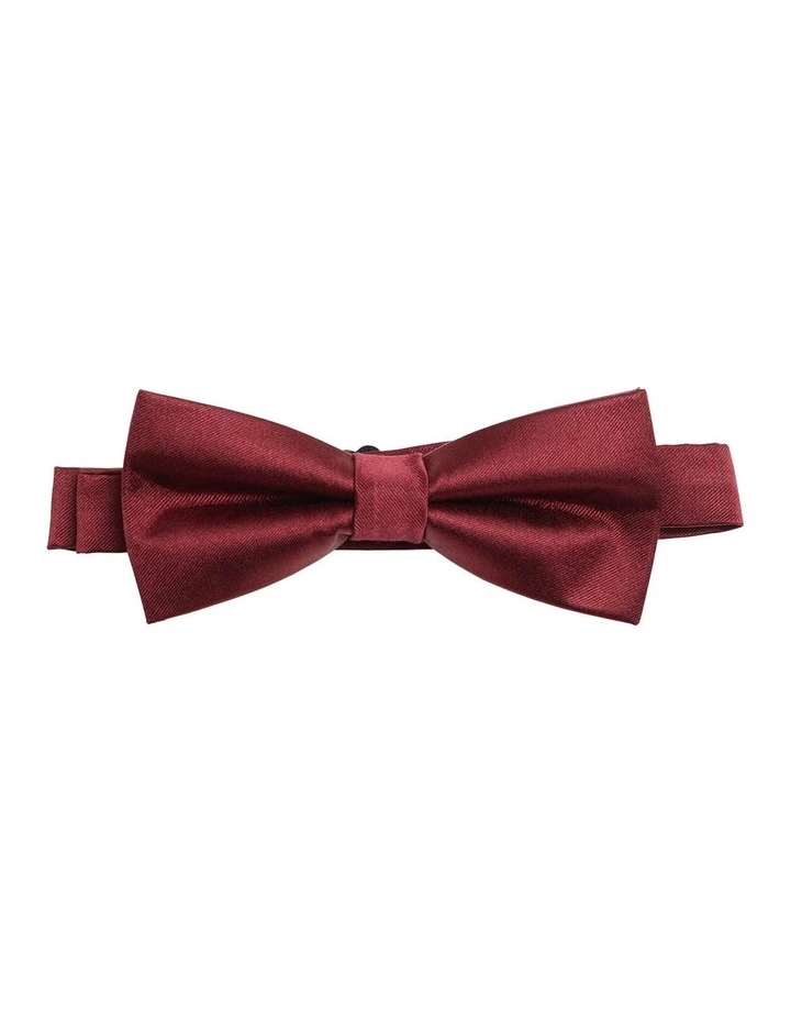 Solid Colour Bow Tie in Red image 1