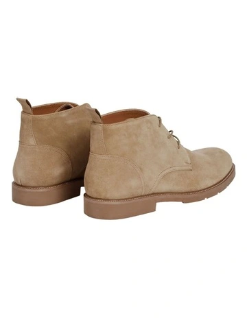Jed Suede Desert Boot in Sand