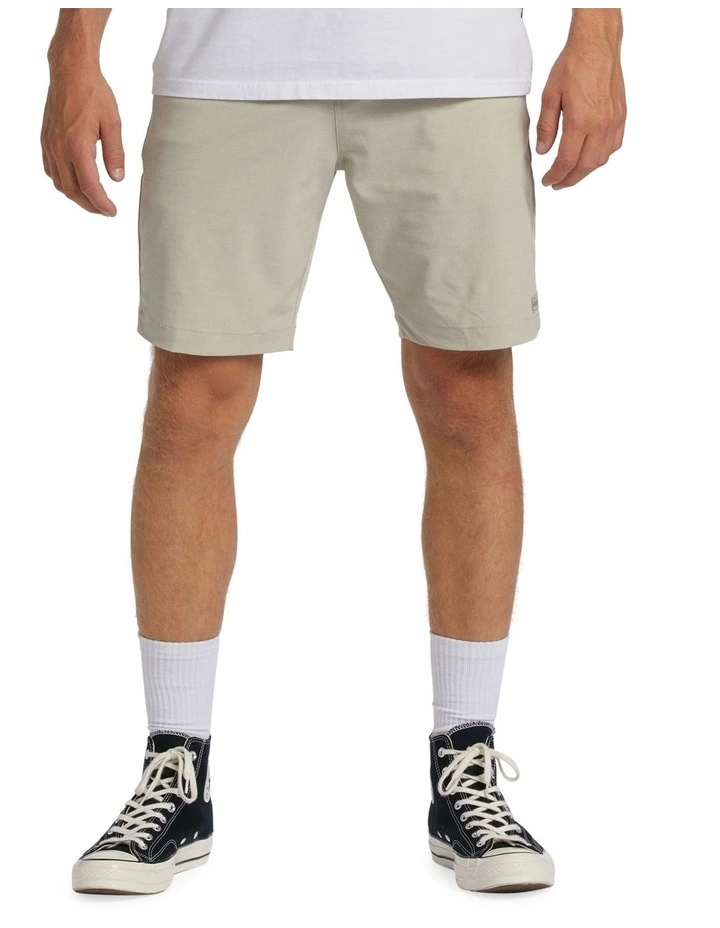 Crossfire Mid Submersible 19 Inch Shorts in Moon image 1