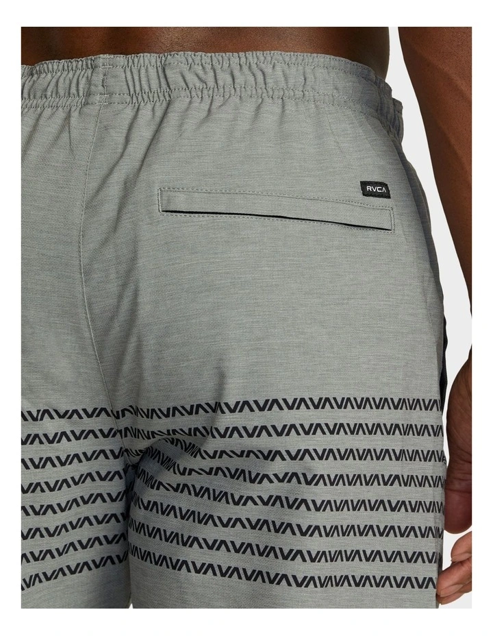 Yogger Stretch Shorts 17 Inch in Grey image 5