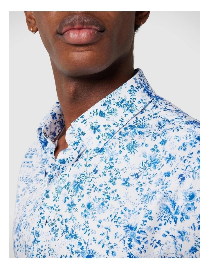 Regular Short Sleeve Floral Shirt in White/Blue image 5