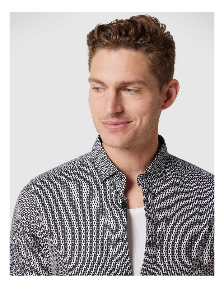 Regular Fit Printed Geo Shirt in Black/White image 3
