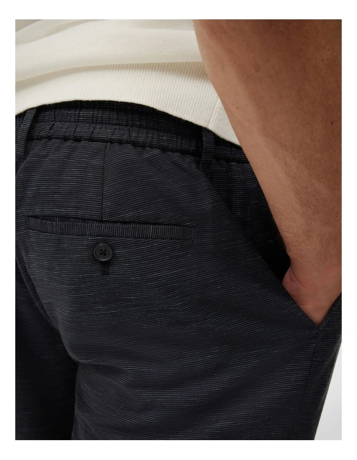 The Everyday Pant in Navy image 6