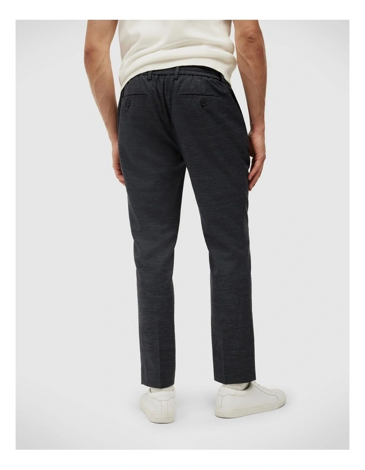 The Everyday Pant in Navy image 7
