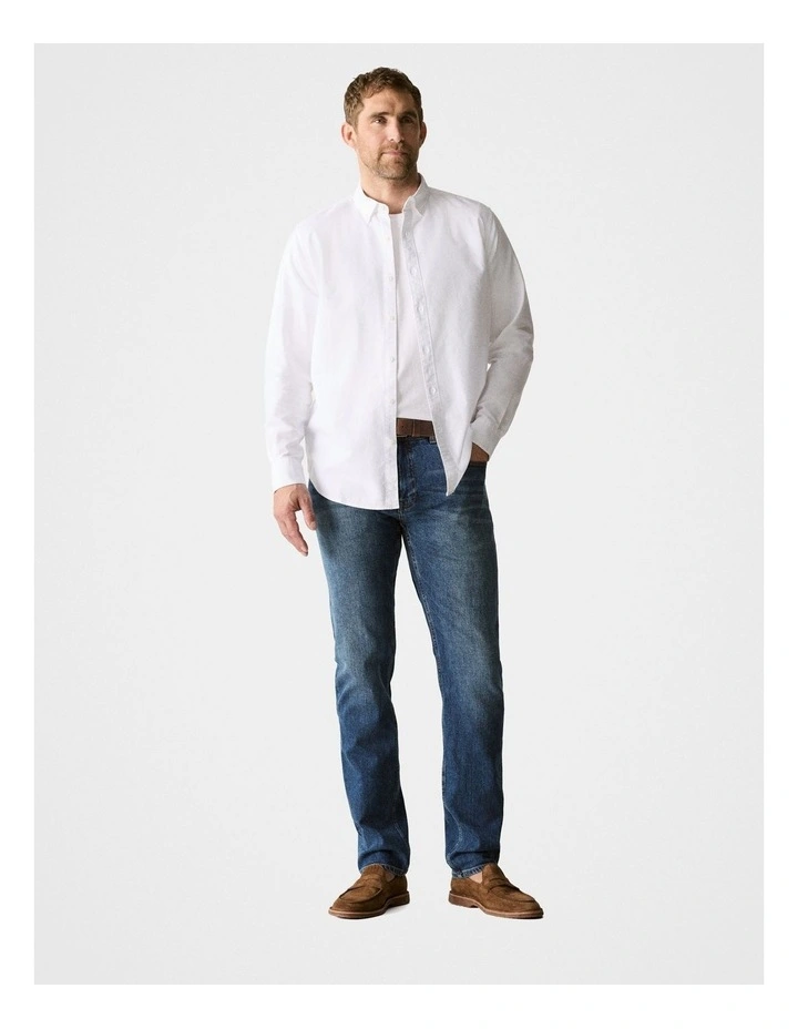 Regular Light Wash Jean in Faded Blue image 2