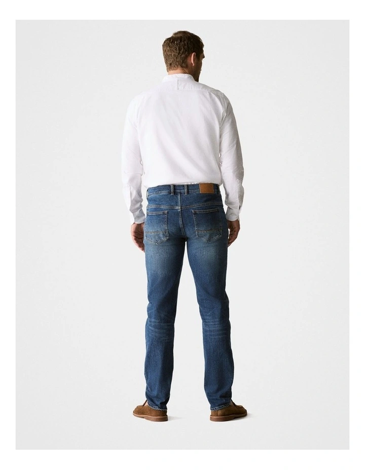 Regular Light Wash Jean in Faded Blue image 3