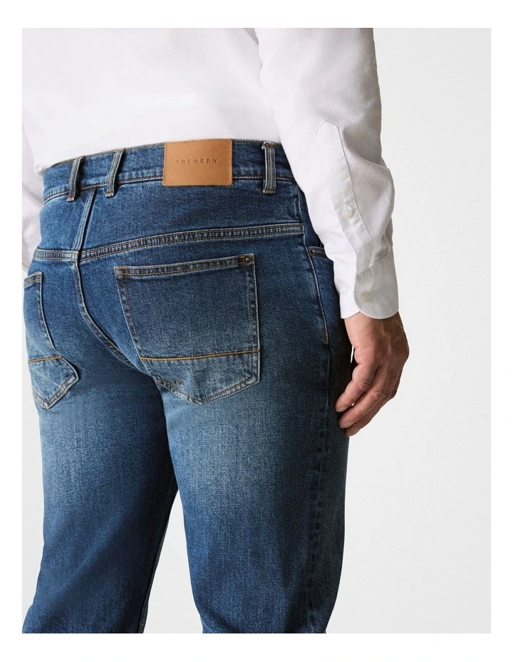 Regular Light Wash Jean in Faded Blue image 4