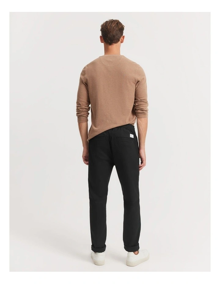 Lightweight Jogger in Black image 4