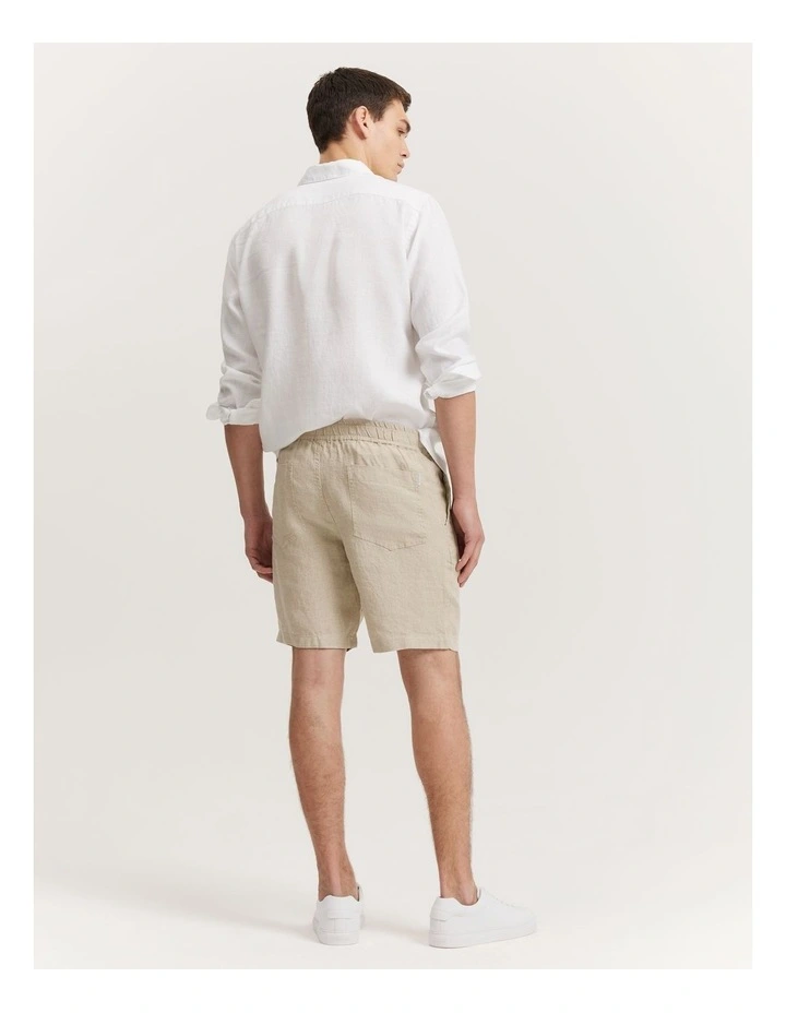 Linen Drawcord Short in Almond image 4
