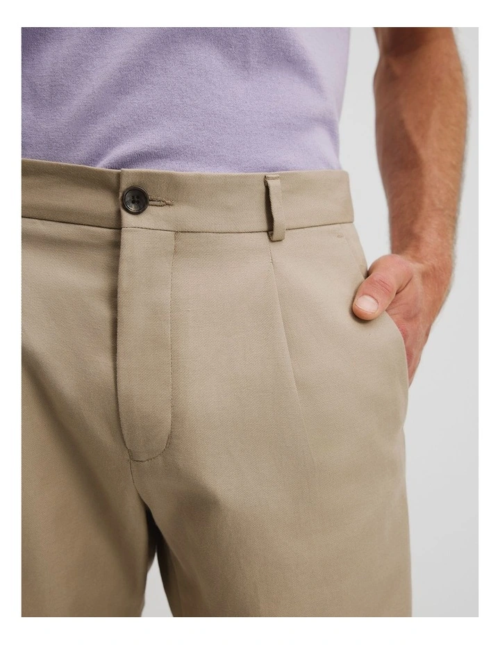 Tailored Cotton Linen Short in Mushroom image 3