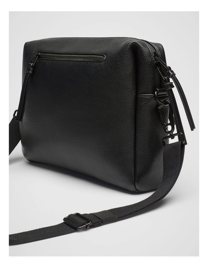 Zac Messenger in Black image 2